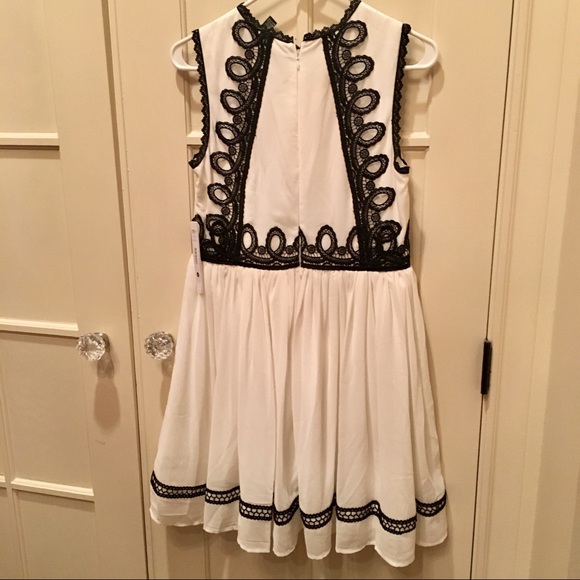 AQUA Black and White Detail Dress NWT - Picture 3 of 5